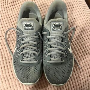 Nike SkyeLux Gray Sneakers